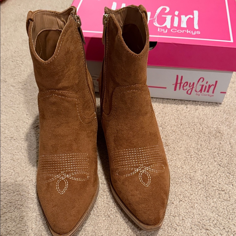 Hey girl by Corkys tobacco Brown faux suede Ankle cowgirl Boots sz 7 new in box